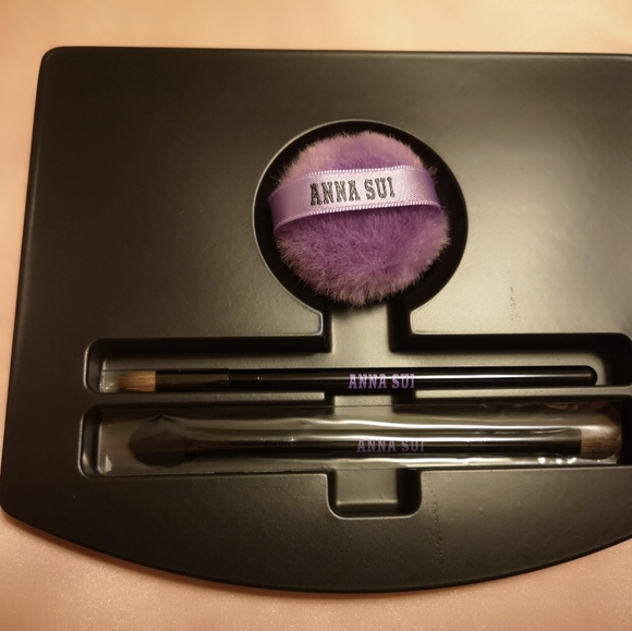 Anna Sui Makeup Dresser - Picture 12 of 14